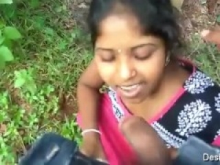 Indian sexy teen girl fucking sex with lover outdoors